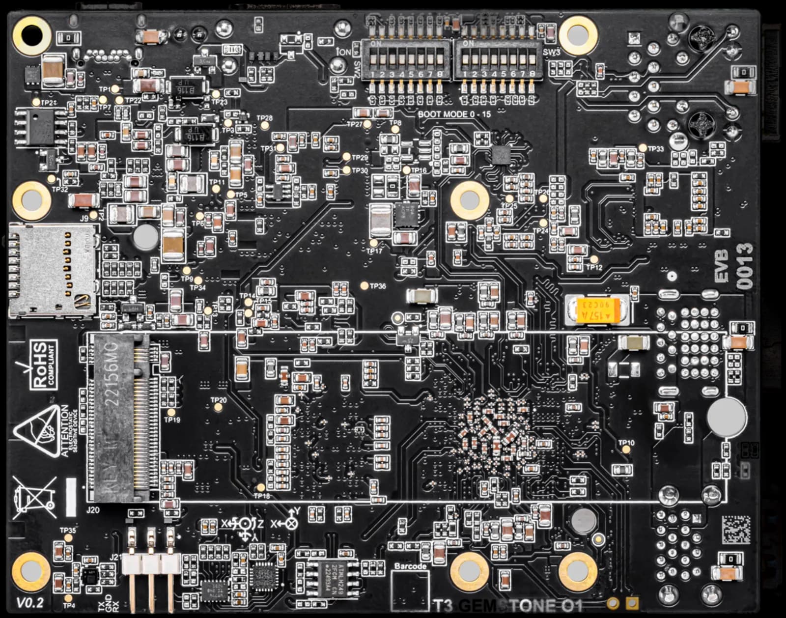 T3 Gemstone O1 kartının arka yüzü, tepeden çekilmiş: microSD yuvası, M.2 2280 NVMe soketi ve önyükleme modu DIP anahtarları.